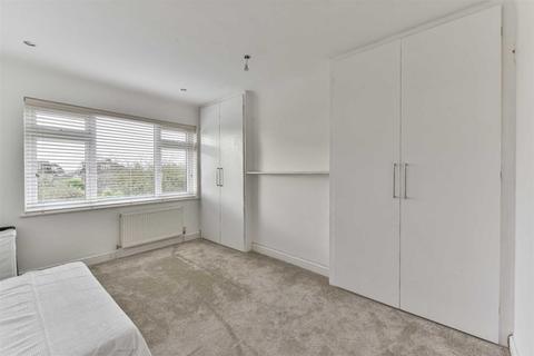 137 Seaforth Gardens, Epsom, KT19 0LW