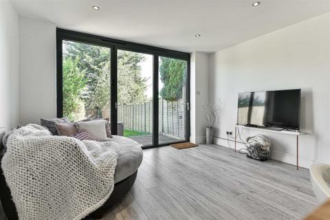6 Conrad Drive, Worcester Park, KT4 8PP
