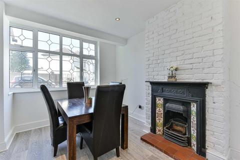 6 Conrad Drive, Worcester Park, KT4 8PP