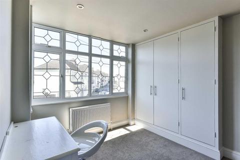 6 Conrad Drive, Worcester Park, KT4 8PP