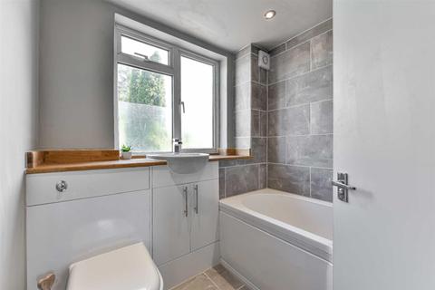 6 Conrad Drive, Worcester Park, KT4 8PP