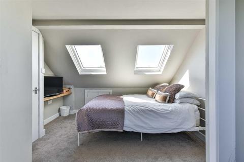 6 Conrad Drive, Worcester Park, KT4 8PP
