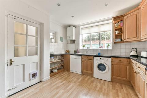 16 Cheam Mansions, Sutton, SM3 8SA