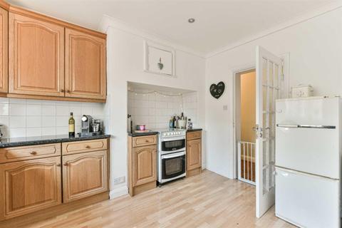 16 Cheam Mansions, Sutton, SM3 8SA