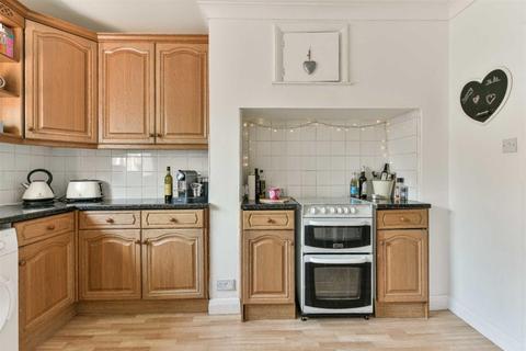 16 Cheam Mansions, Sutton, SM3 8SA