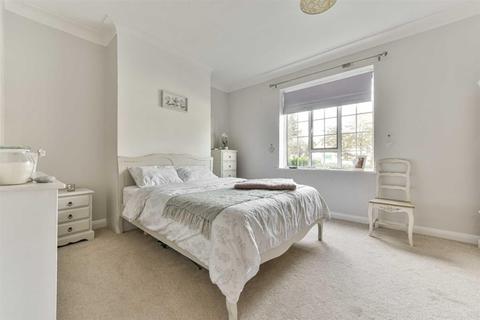 16 Cheam Mansions, Sutton, SM3 8SA