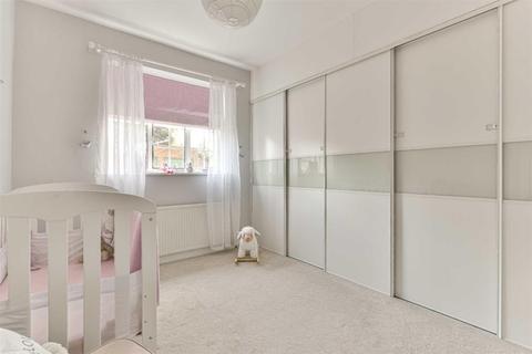 16 Cheam Mansions, Sutton, SM3 8SA