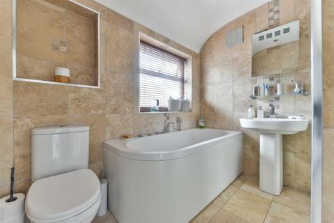 23 Ravensfield Gardens, Epsom, KT19 0ST
