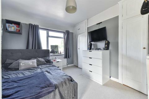 23 Ravensfield Gardens, Epsom, KT19 0ST
