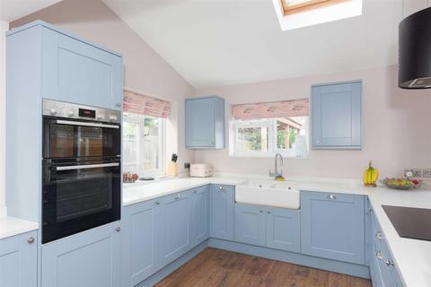 26 Killester Gardens, Worcester Park, KT4 8TZ