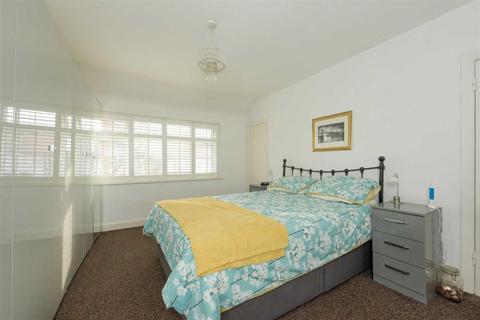 26 Killester Gardens, Worcester Park, KT4 8TZ