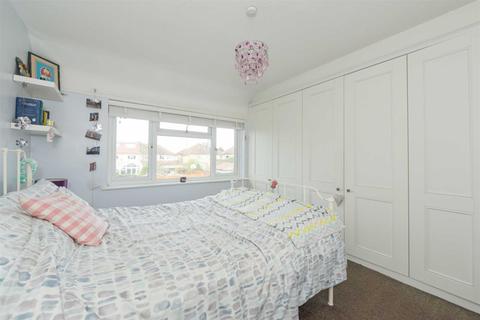 26 Killester Gardens, Worcester Park, KT4 8TZ