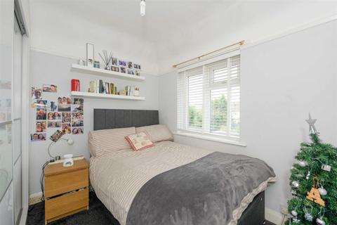 26 Killester Gardens, Worcester Park, KT4 8TZ