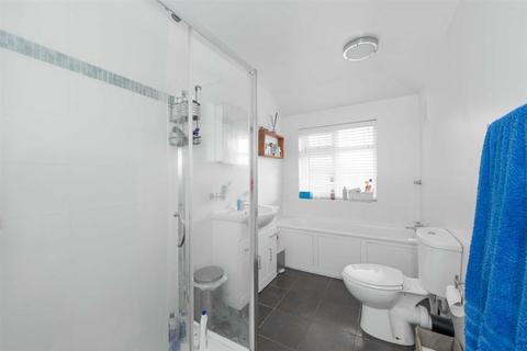 26 Killester Gardens, Worcester Park, KT4 8TZ