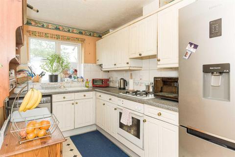 10 Pemberley Chase, West Ewell, Epsom, KT19 9LL