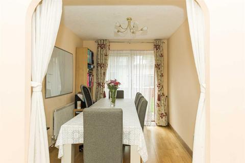 10 Pemberley Chase, West Ewell, Epsom, KT19 9LL