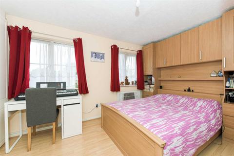 10 Pemberley Chase, West Ewell, Epsom, KT19 9LL