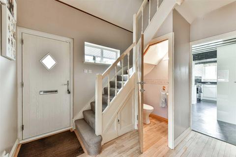 75 Grafton Road, Worcester Park, KT4 7QR