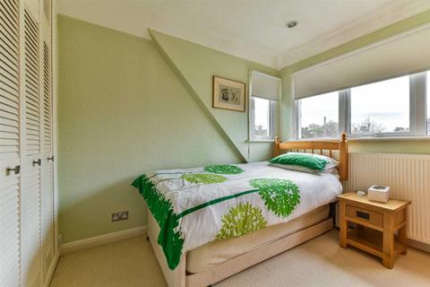 75 Grafton Road, Worcester Park, KT4 7QR