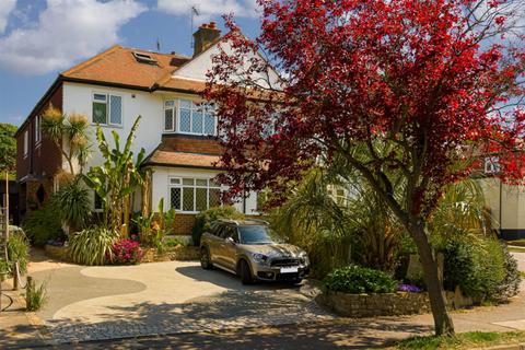 11 The Glade, Epsom, KT17 2HW
