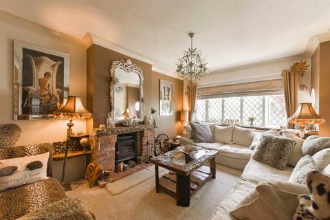 11 The Glade, Epsom, KT17 2HW