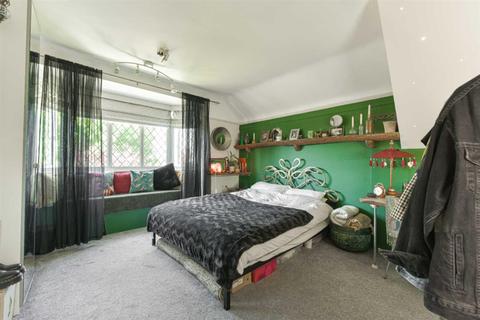 11 The Glade, Epsom, KT17 2HW