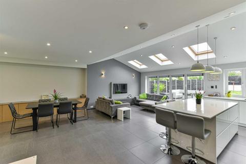 58 Amberley Gardens, Epsom, KT19 0NG