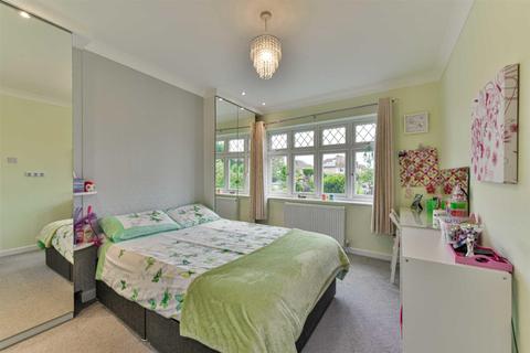58 Amberley Gardens, Epsom, KT19 0NG