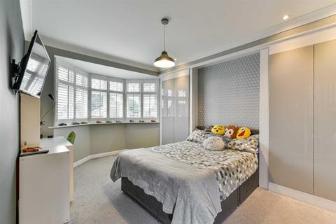 58 Amberley Gardens, Epsom, KT19 0NG