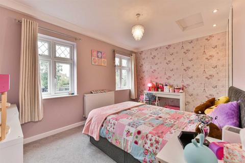 58 Amberley Gardens, Epsom, KT19 0NG