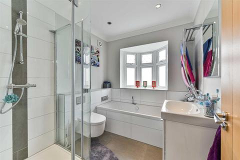 58 Amberley Gardens, Epsom, KT19 0NG