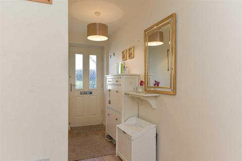 50 Cuddington Avenue, Worcester Park, KT4 7DB
