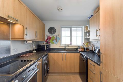 50 Cuddington Avenue, Worcester Park, KT4 7DB