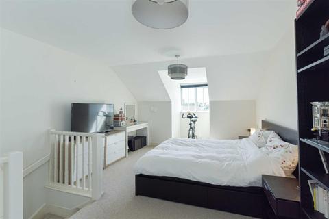 50 Cuddington Avenue, Worcester Park, KT4 7DB