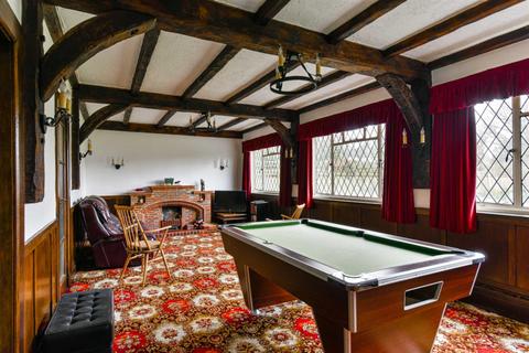 2 Oaks Avenue, Worcester Park, KT4 8XD