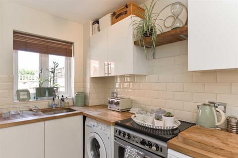 49 Wolsey Close, Worcester Park, KT4 7EF