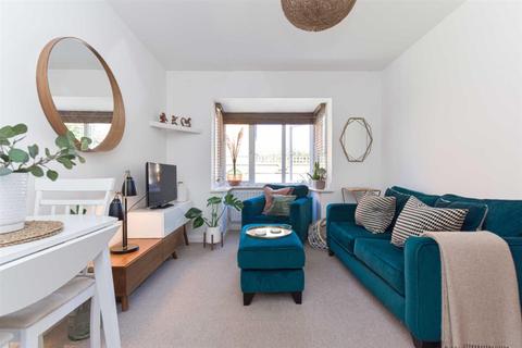 49 Wolsey Close, Worcester Park, KT4 7EF
