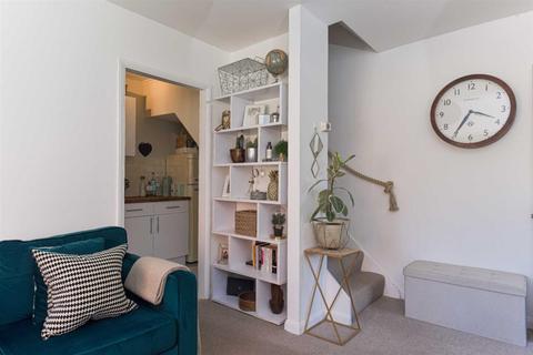 49 Wolsey Close, Worcester Park, KT4 7EF
