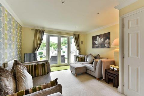 8 Osprey Drive, Epsom, KT18 5DY