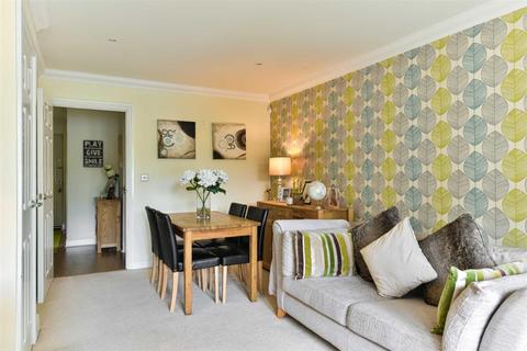 8 Osprey Drive, Epsom, KT18 5DY