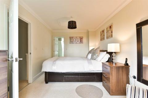8 Osprey Drive, Epsom, KT18 5DY