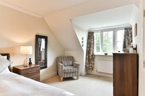8 Osprey Drive, Epsom, KT18 5DY