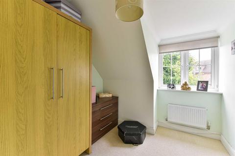 8 Osprey Drive, Epsom, KT18 5DY