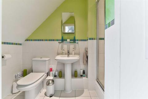 8 Osprey Drive, Epsom, KT18 5DY