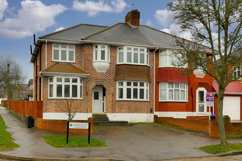 92 Amberley Gardens, Epsom, KT19 0NG