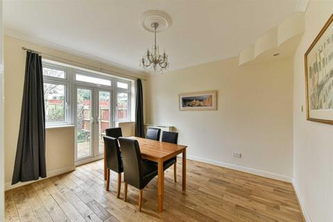 92 Amberley Gardens, Epsom, KT19 0NG