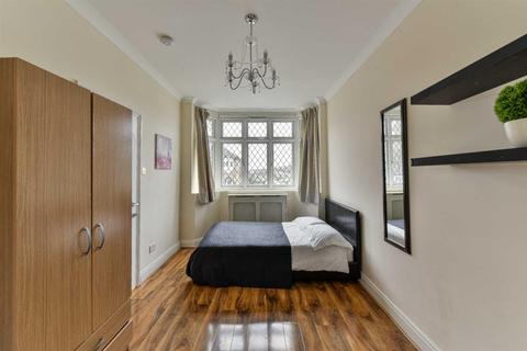 92 Amberley Gardens, Epsom, KT19 0NG