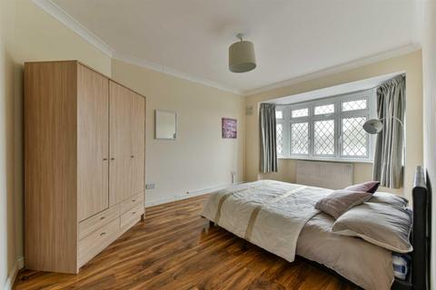 92 Amberley Gardens, Epsom, KT19 0NG