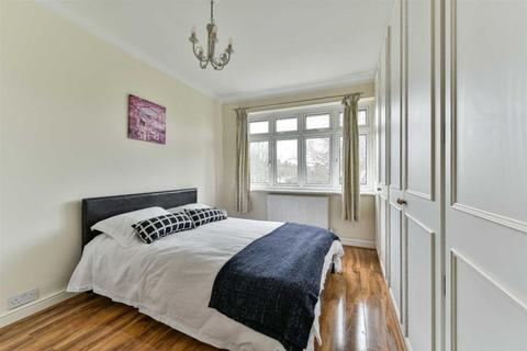 92 Amberley Gardens, Epsom, KT19 0NG