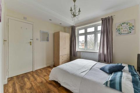 92 Amberley Gardens, Epsom, KT19 0NG